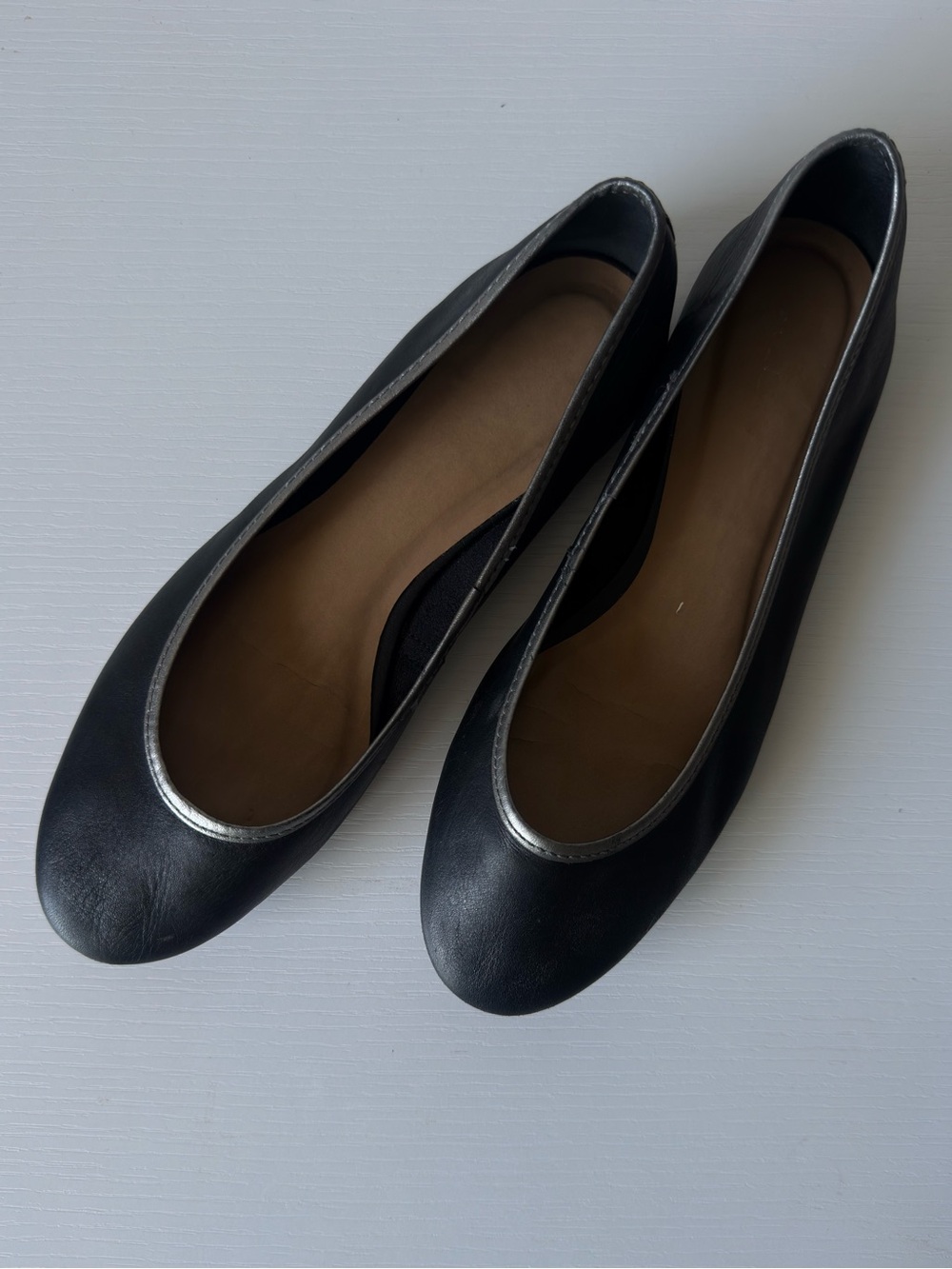 Aldo Women’s Black Leather Ballet Flats Silver Trim Round Toe Size EU 40 US 9